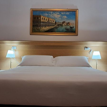 Hotel Tito 2 Mestre Exteriér fotografie